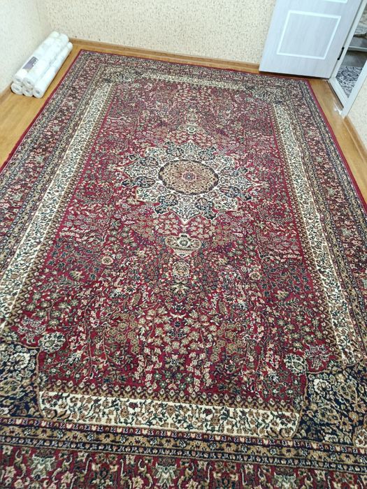 Продаю ковер в хорошем состоянии