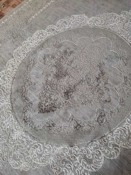 Ковер новый шелковый