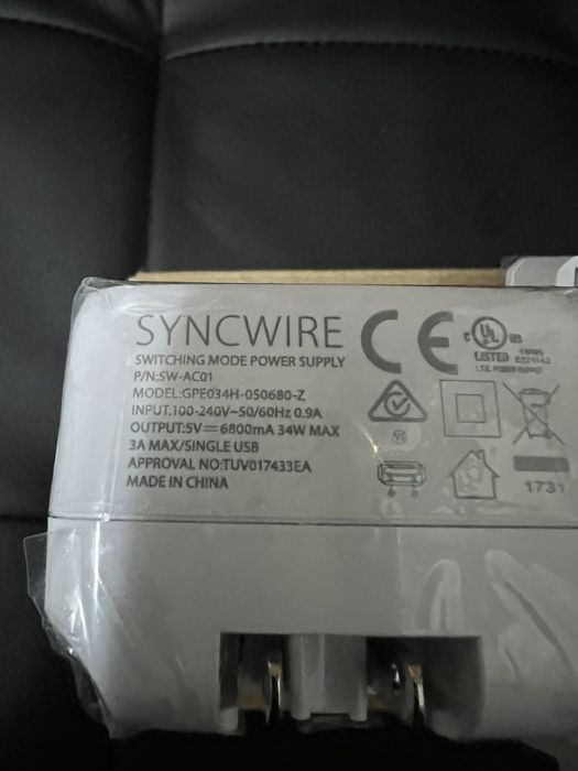 Зарядно 4 port usb charger adaptor .Ново