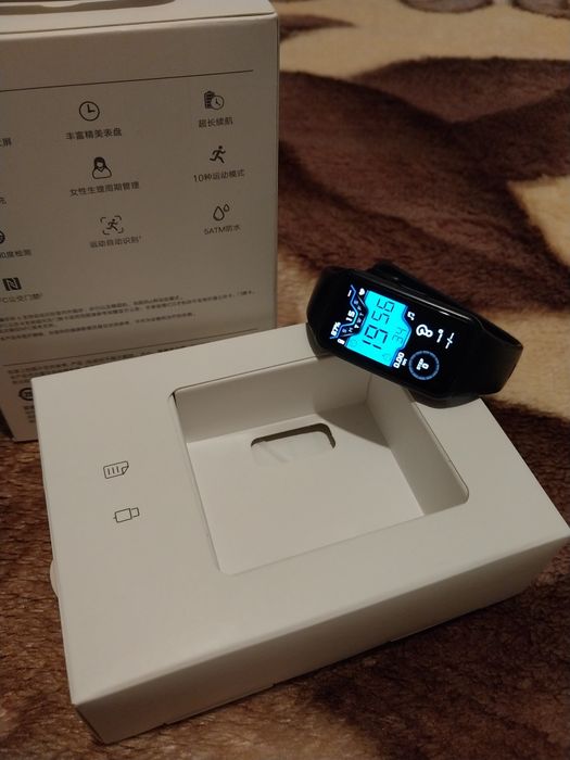 Фитнес браслет Honor Band 6