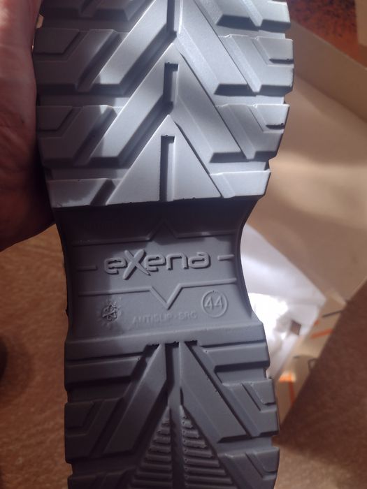 Bocanci piele naturala cu bombeu metalic