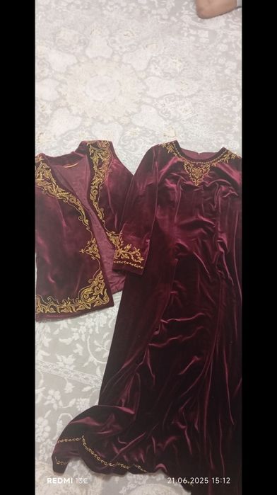 Национальный одежда кажекей и платье