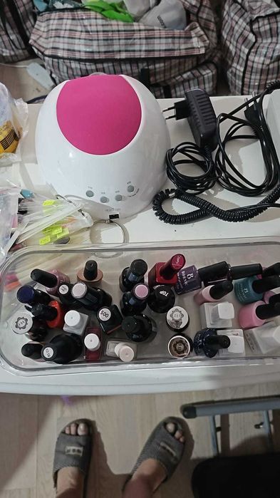 маникюр, лампа, пылесос и т.д.