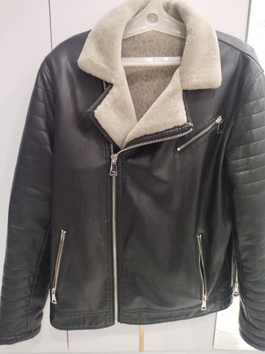 Продам кожаную куртку зимнюю.