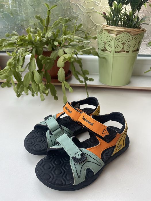 Продавам детски сандали