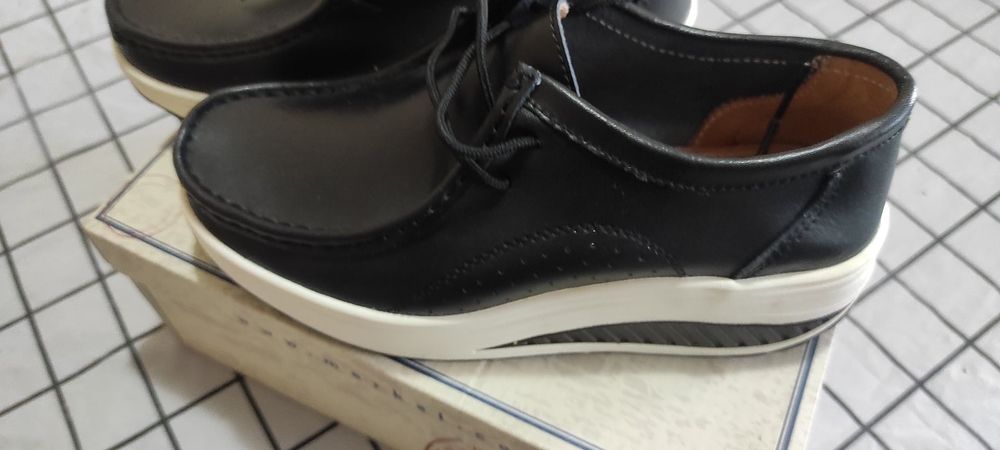 Дамски обувки, естествена кожа.