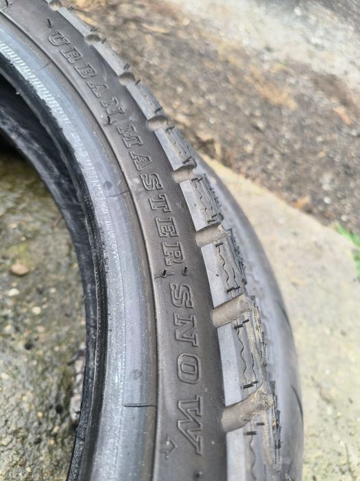 IRC SN23 URBAN SNOW
 100/80/17. Dot 1022.
Перфектно състояние на 95%.