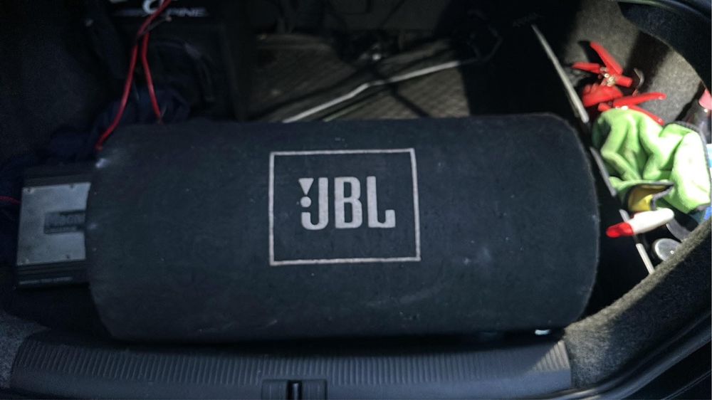 Vand Subwoofer si Statie