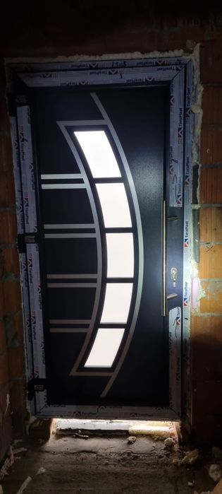 Usi si Ferestre pvc disponibile diferite dimensiuni 
Uși și geamuri te