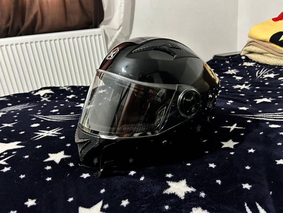 Vand casca de motor AXV noua cu cutie
