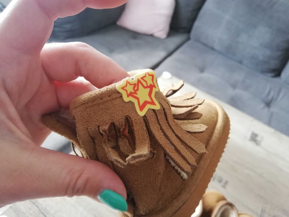 Продавам детски ботушки