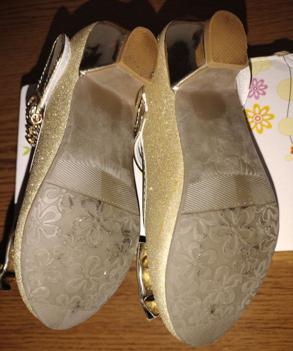 Pantofi aurii fetita 30