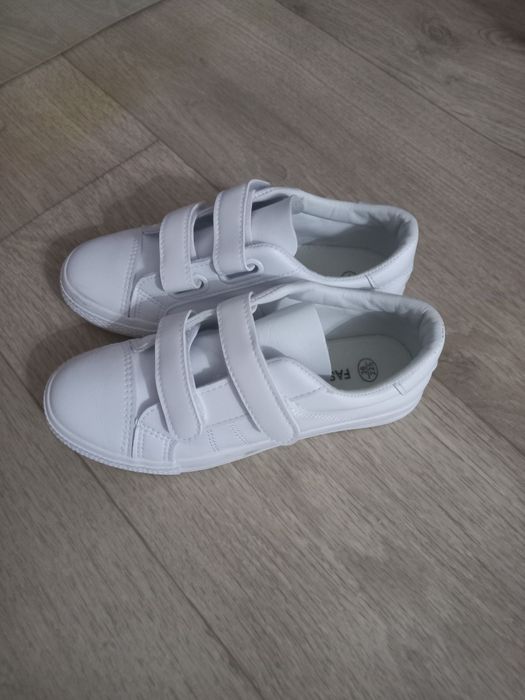 Продам кроссовки