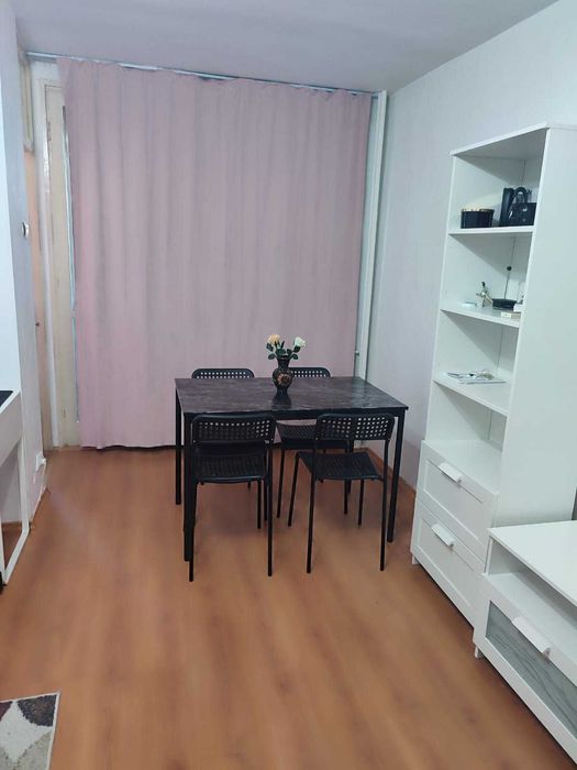 Inchiriez garsoniera Vitan