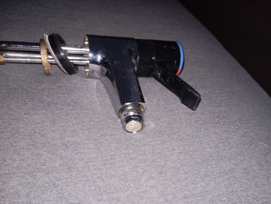 Смесител за умивалник