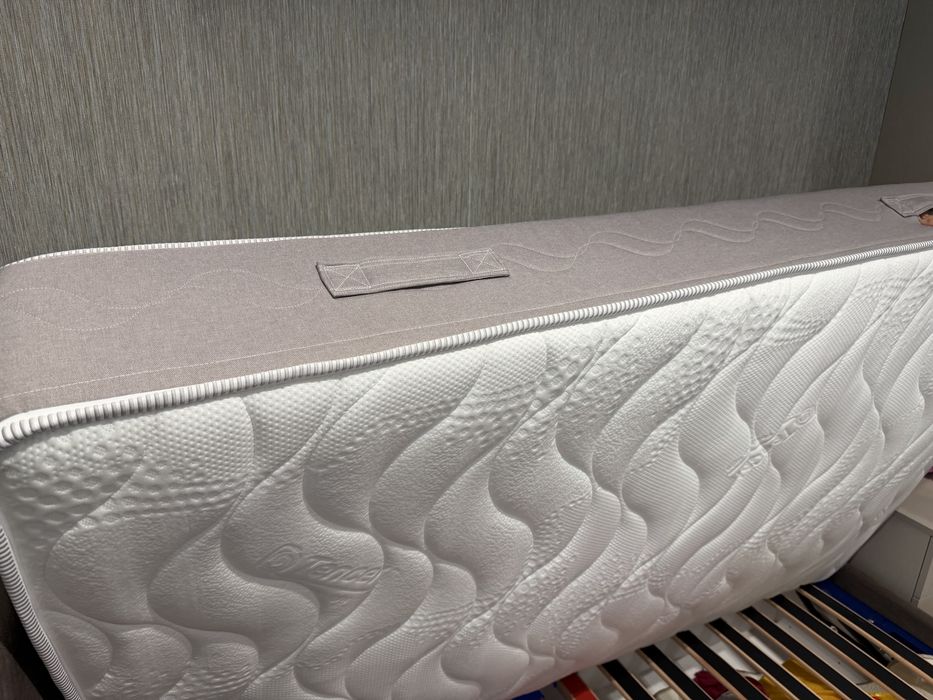 Спалня с матрак…Нова