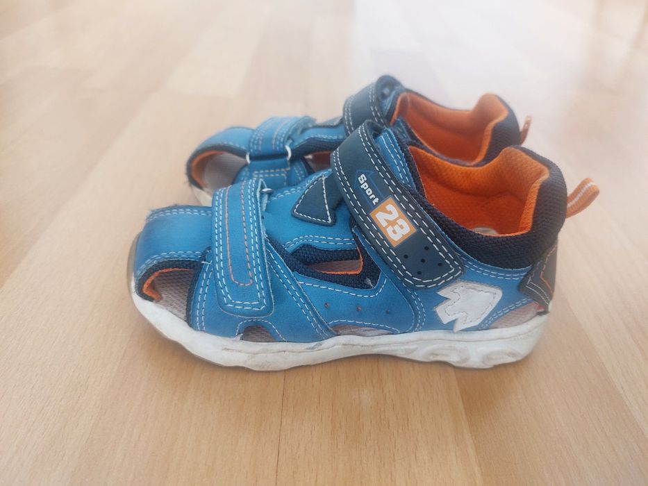 Детски сандали на Zara и Bobbi shoes, р-р 23 и 25. Като нови и нови.