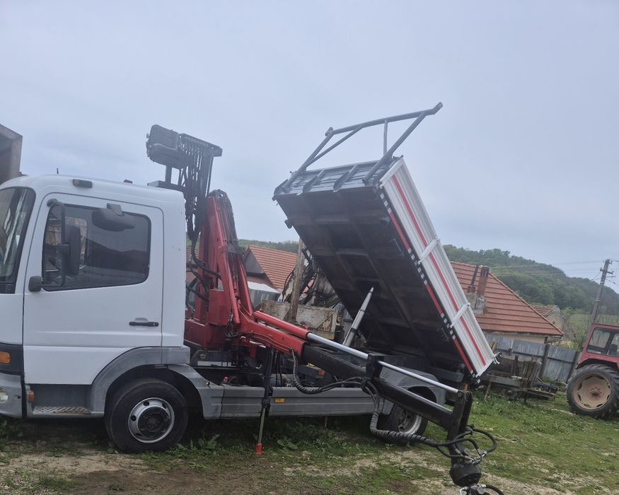 Mercedes Atego basculabil cu macara