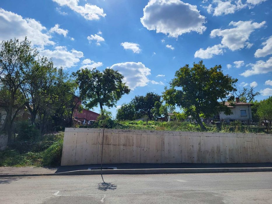 Продава парцел в Центъра на с.Петърч