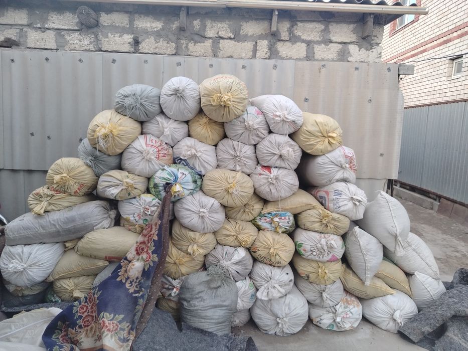 Тауыктын навозы опилка араласкан