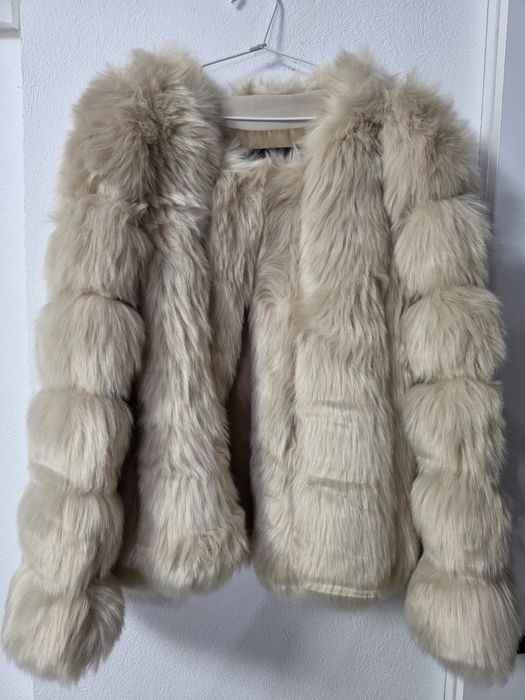 Vând haina de blana mărimea L , bej
