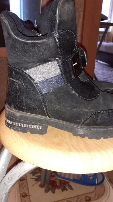 Продам детские ботинки