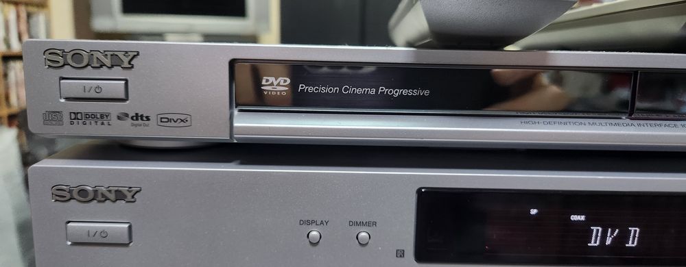 Sistem Sony cu dvd player și telecomandă