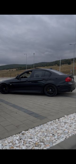 BMW E90 facelift 320i