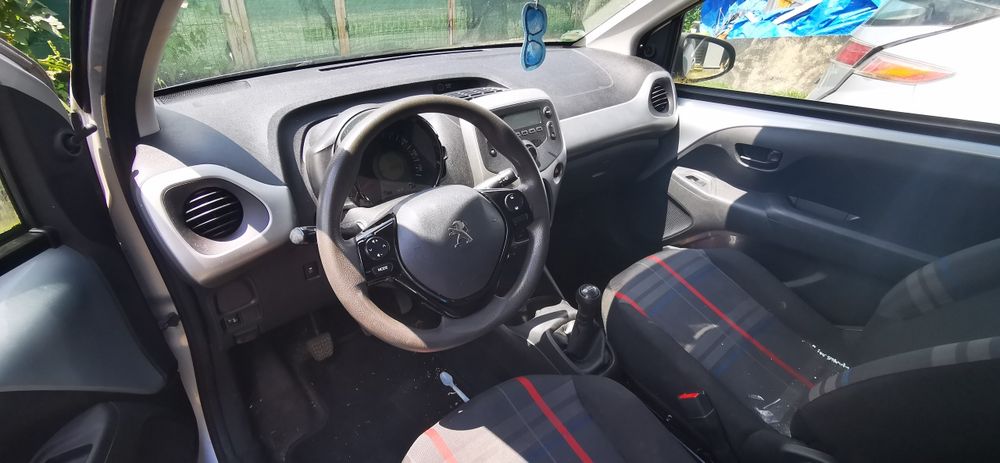 Bara fata peugeot 108  far stanga dreapta faruri