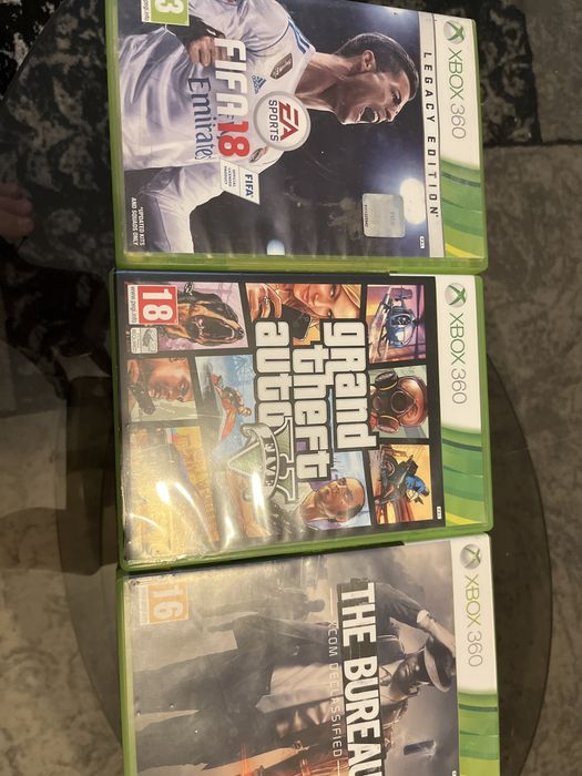 XBOX 360 cu HDM si o maneta  +3 jocuri(gta V, fifa 18,the bureau) aproape nou.