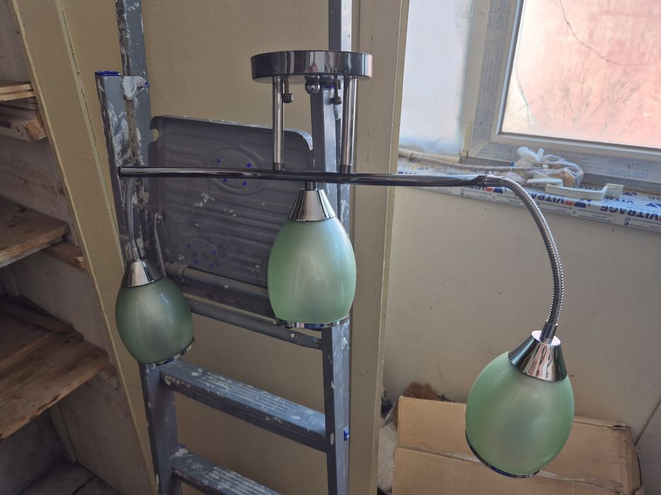 Продам люстру. Новая