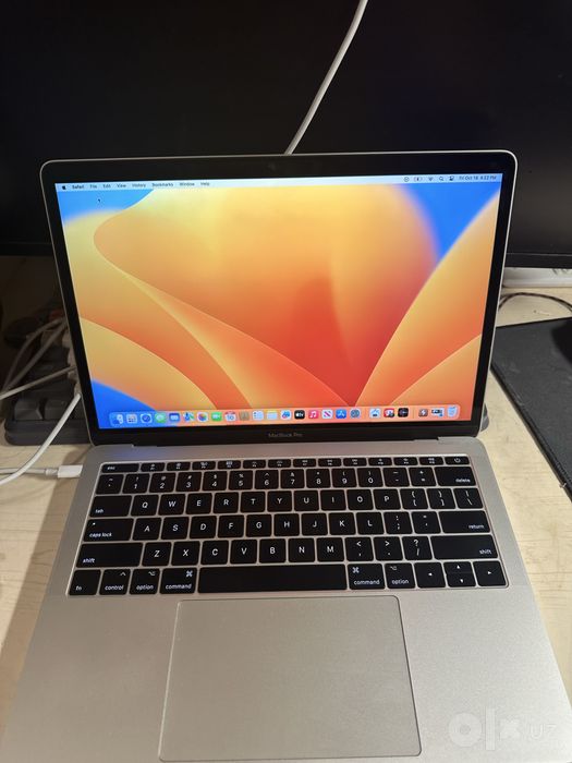 I6/256 Macbook Pro 2O17 256