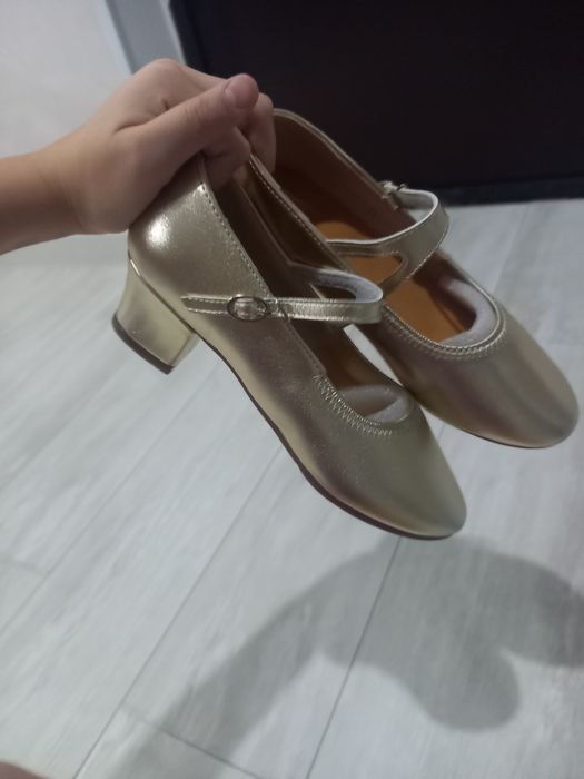 Туфли для девочки для танцев