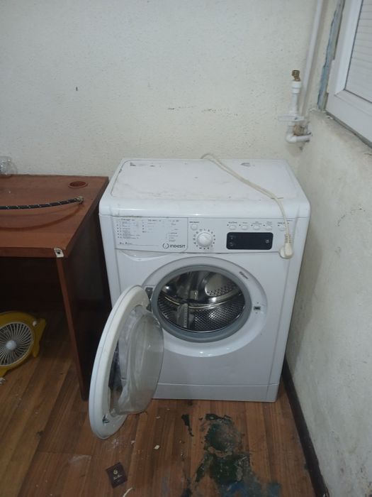 Стиральная машина. Индезит срочно продаю.