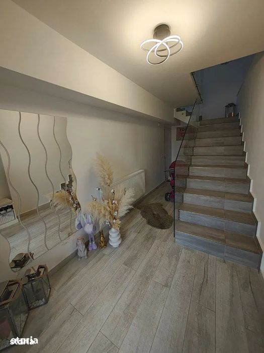 Duplex de vanzare de 140mp , teren 365mp zona : Floresti Narciselor