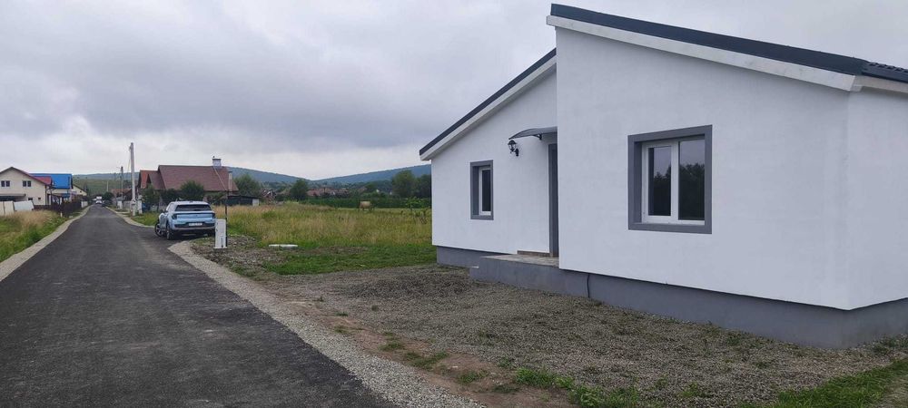 Casa locuit/vacanta, recent renovata cu BRANSAMENTE, zona Suseni