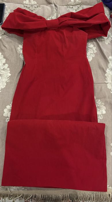 красное платье,М, 44