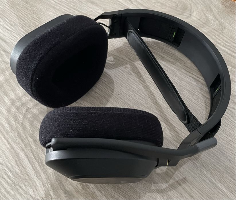 Наушники Corsair HS80 Wireless