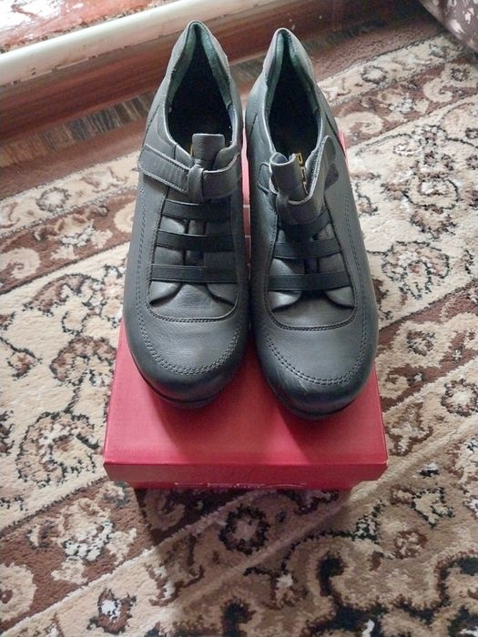 Туфли женские  .