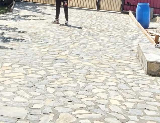 Piatră de Munte pentru Pavat – Livrare și Amenajări Curți