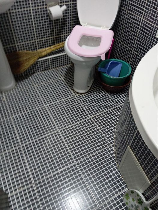 Продаётся офис  1335 кв.м М Ойбек