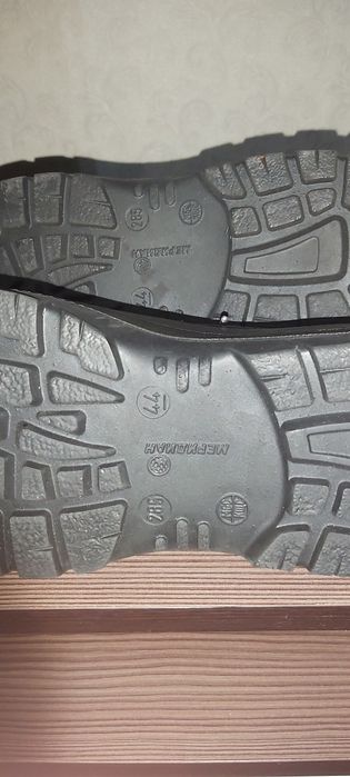 Продам  ботинки  зимние.