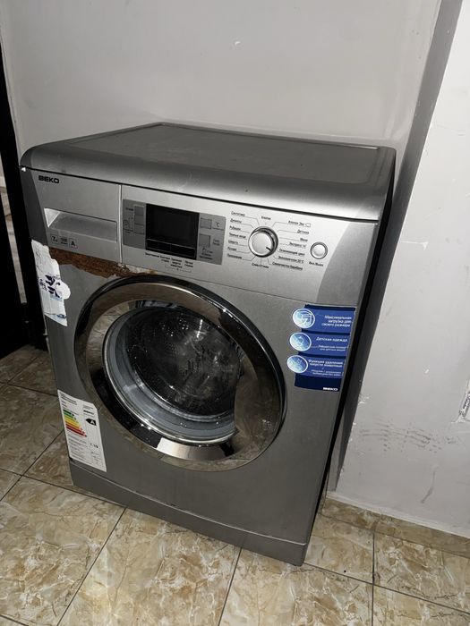 Продается стиралка. Рабочий, проблема только с дверью