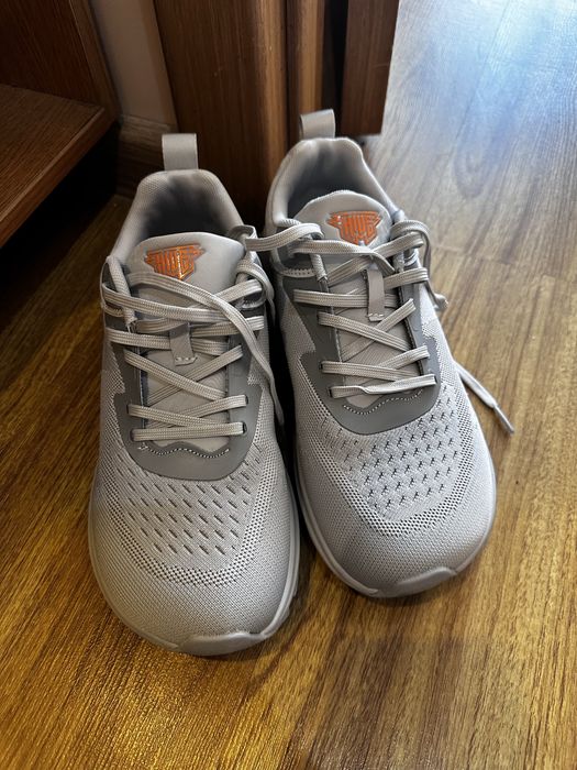 Кроссовки унисекс 40 размер