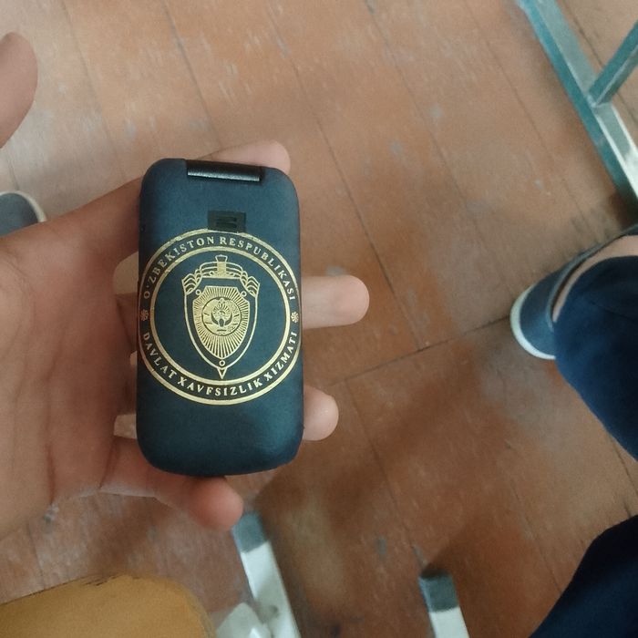 Zip 909 eligantni tel