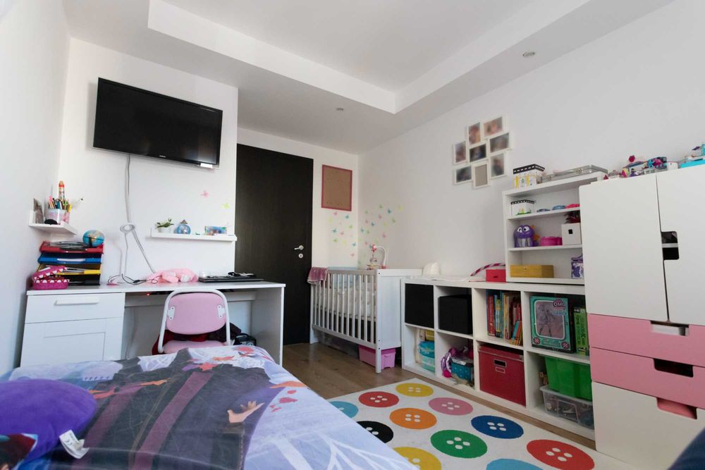 Vilă 4 camere de colț în Cosmopolis | Curte 107 mp | Încălzire în pardoseală | 2 locuri parcare | Lângă Strip Mall