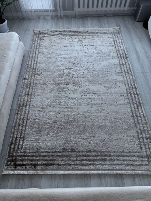 Новый, светлый ковер