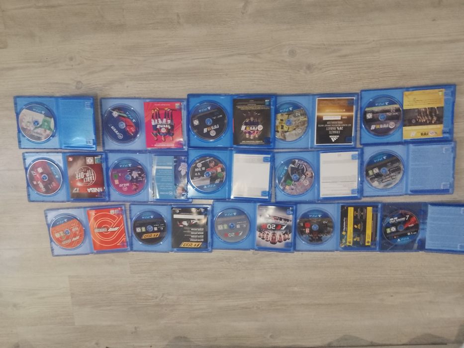 Vând jocurii PS4