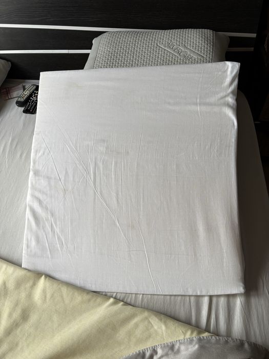 Ортопедична триъгълна възглавница