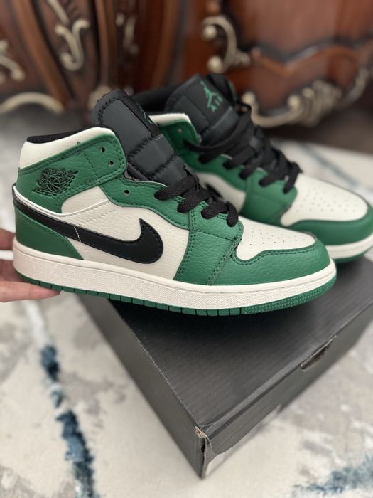 Nike Air Jordan новая!